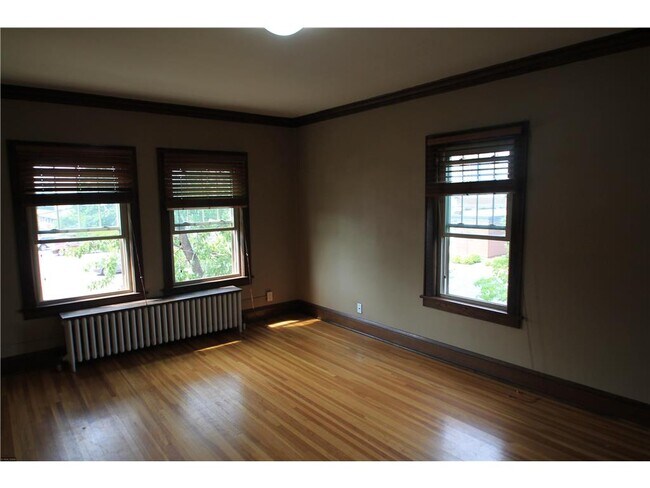 Building Photo - 1824 Elliot Ave.