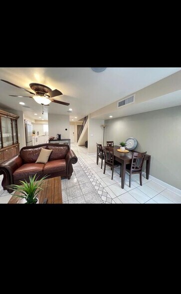 Building Photo - 7651 Reseda Blvd