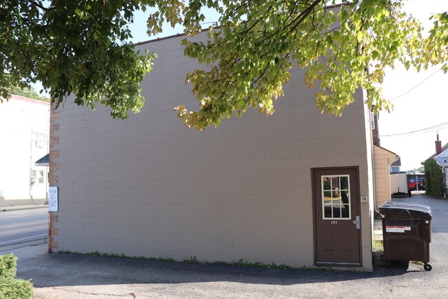Primary Photo - 1103 Front St
