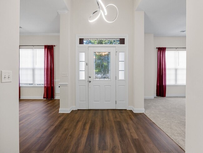 Building Photo - LUXURY RENTAL: Exquisite 4 BR, 2 BA, 2 Car...