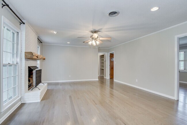 Building Photo - Beautiful Ranch in Montclair!