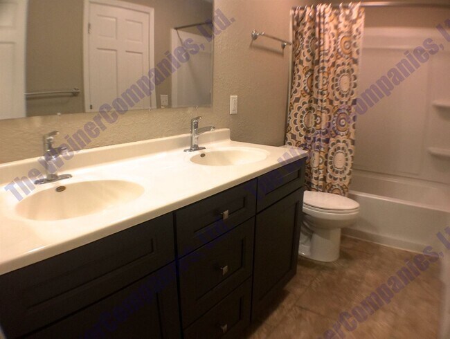 Building Photo - Now leasing for August!