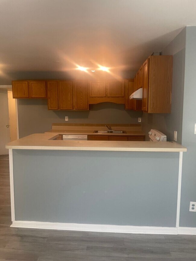Building Photo - Knoxville 37920 - 3 bedroom, 1 bath home - Contact Lisa Vineyard & Shannon Russell (865)216-9334