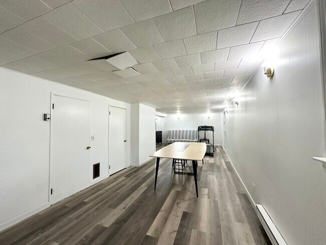 Building Photo - 5 Dietz Ct