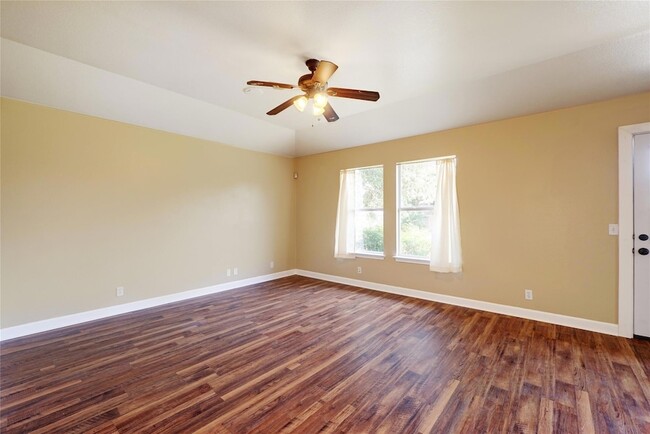 Building Photo - 136 Holmstrom St