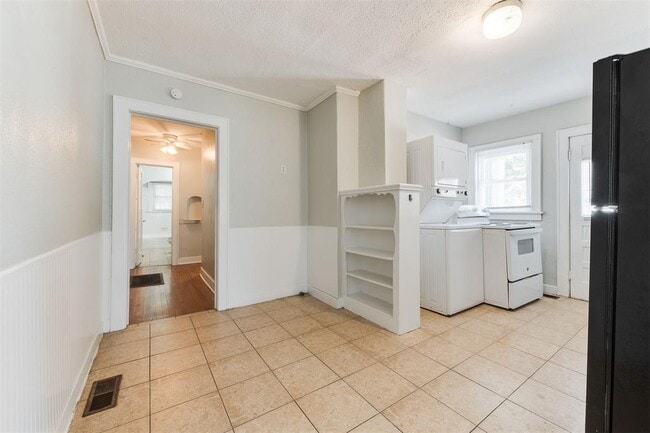 Building Photo - 2833 NW 22nd St