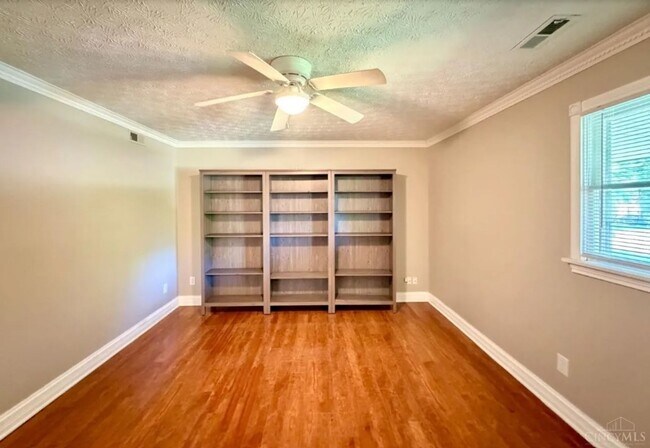 Building Photo - 6862 N Windwood Dr