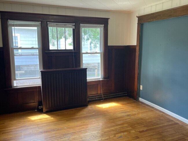 Building Photo - 734 Wright St