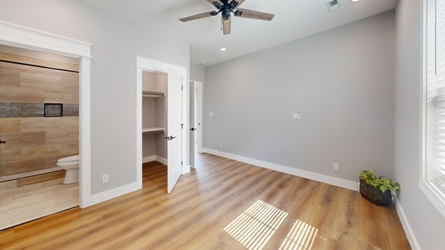Building Photo - 5BR/5BA Fort Sanders Townhome | Corner of ...