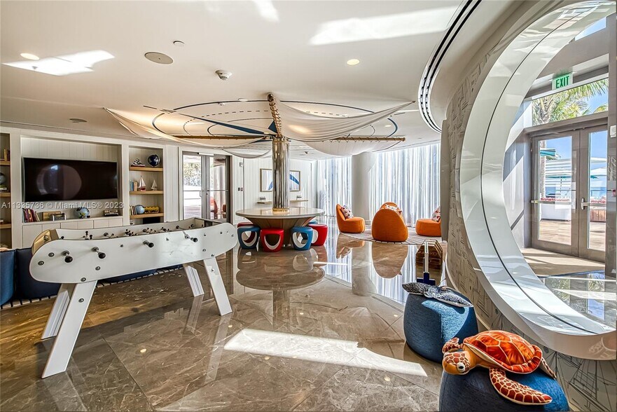 Building Photo - 15701 Collins Ave