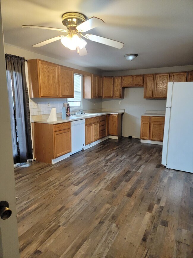 Building Photo - 627 N 3rd St