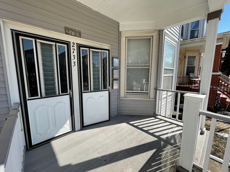 Building Photo - 2733 N Ridgeway Ave