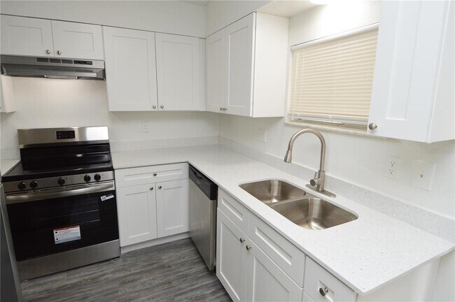 Building Photo - 5004 Castile Pl