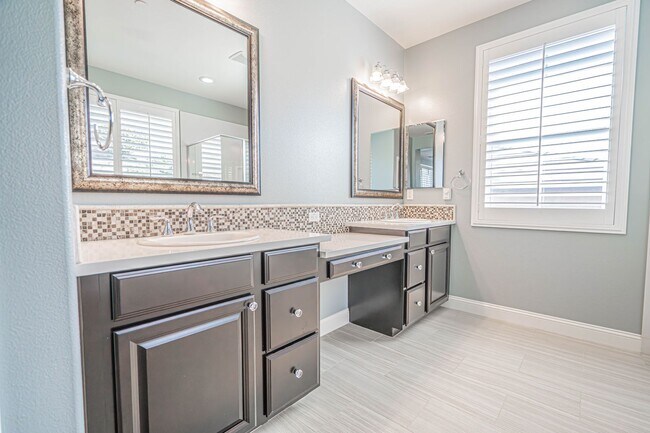 Building Photo - Beautiful 4-Bedroom Home with Solar and EV Charger in West Hills, Valencia!