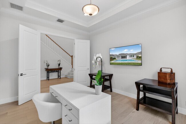 Building Photo - 9249 Crestview Cir
