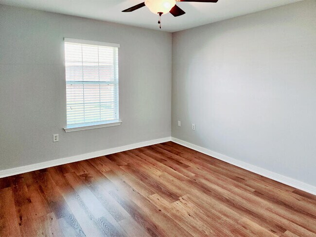 Building Photo - 9848 Parker Lake Cir