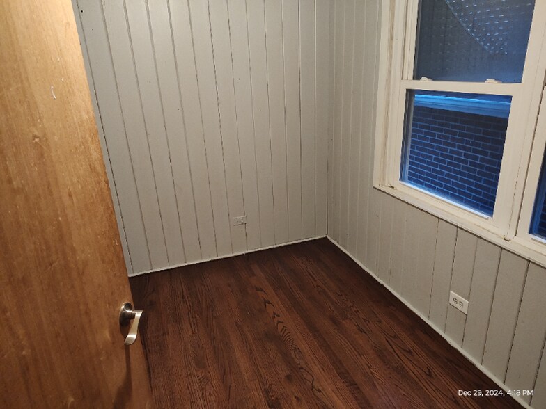 Building Photo - 8242 Kilpatrick Ave