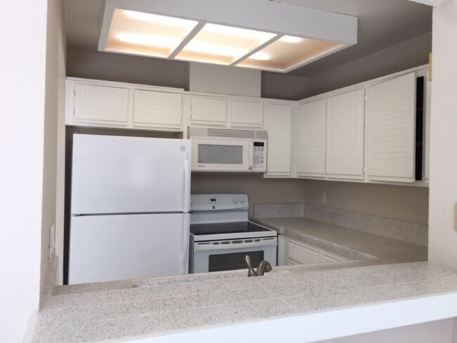Building Photo - 25761 Le Parc