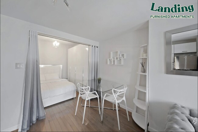 Building Photo - 371 E 10th St