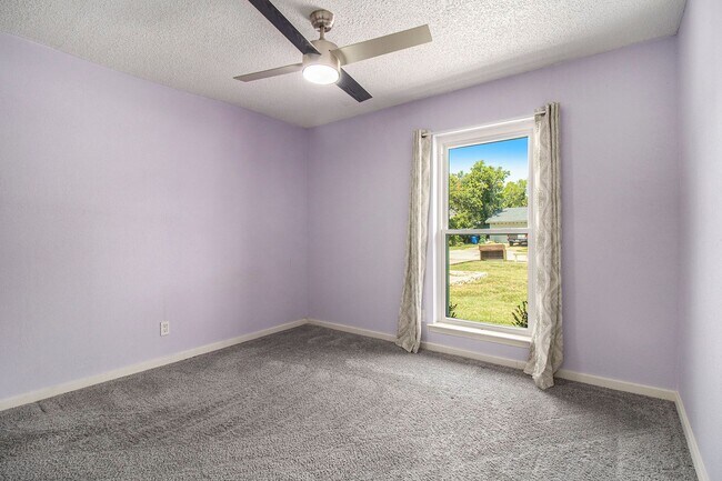 Building Photo - This charming home in Carrollton, Texas, i...