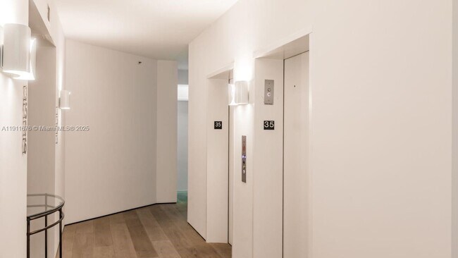 Building Photo - 300 South Pointe Dr