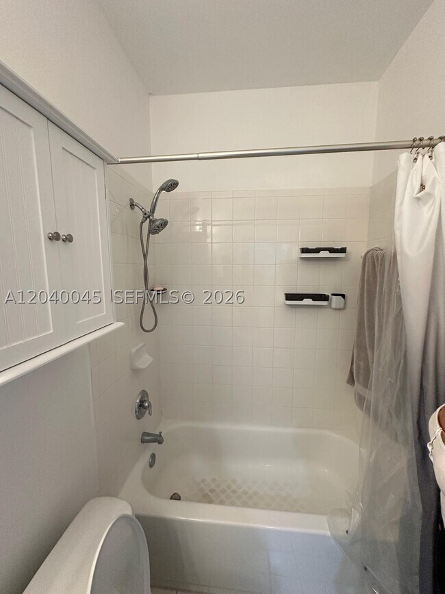 Building Photo - 4273 NE 10th Ct