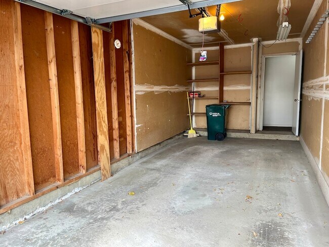 Building Photo - 240 Southwick Ct