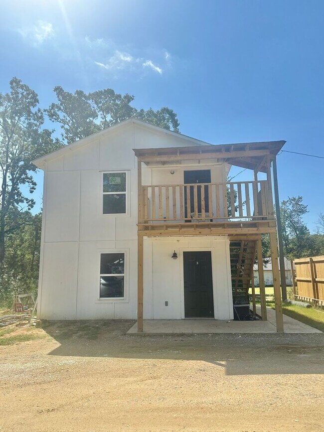 Building Photo - Spur 164 Units