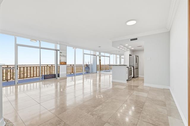 Building Photo - 6211 W Northwest Hwy