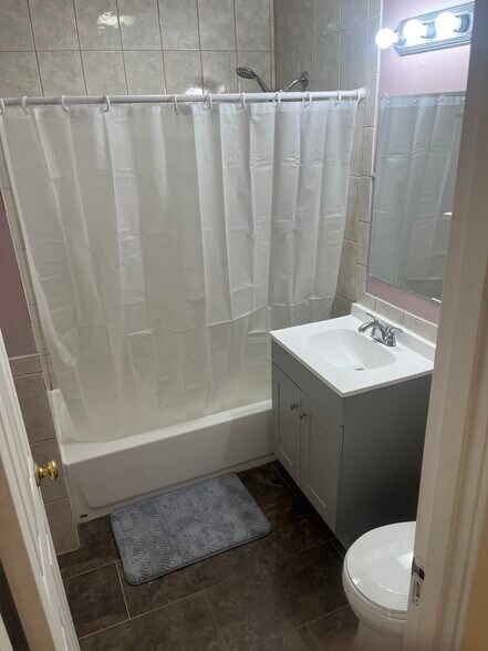 Building Photo - 131 Tolland St