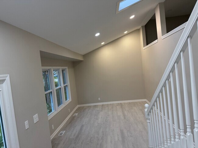 Building Photo - 337 Woodland Dr