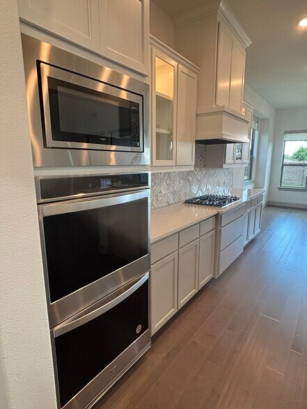 Building Photo - 1702 Trellis Dr