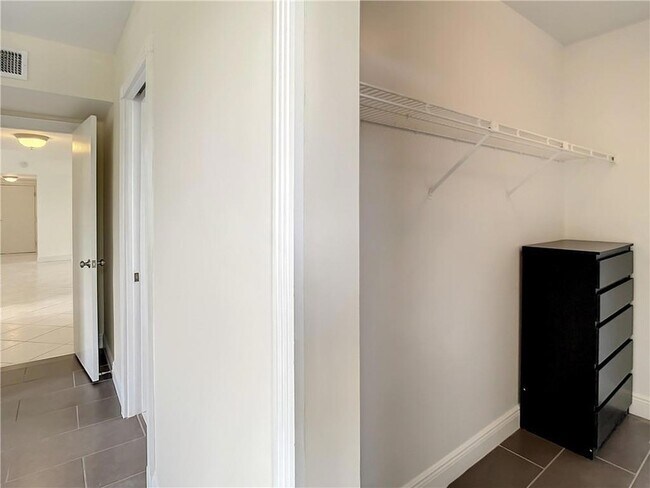 Building Photo - 6342 Longboat Ln W