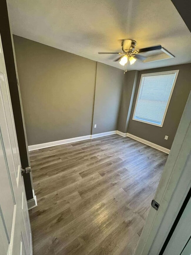 Building Photo - 3 Bedroom 2.5 Bathroom Townhouse