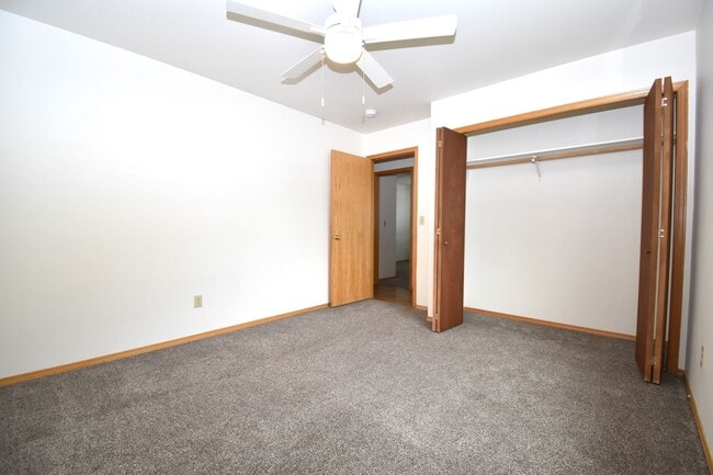 Building Photo - 3BD, 1BA Top Floor Unit