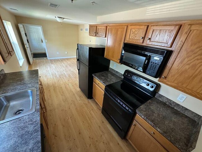 Building Photo - 601 Honeysuckle Ln