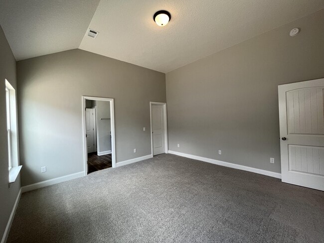 Building Photo - 486 Thorp Circle