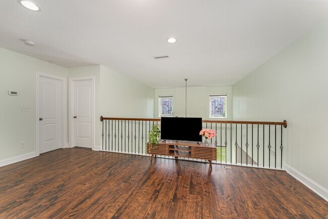 Building Photo - Beautiful 4/3 in High Point