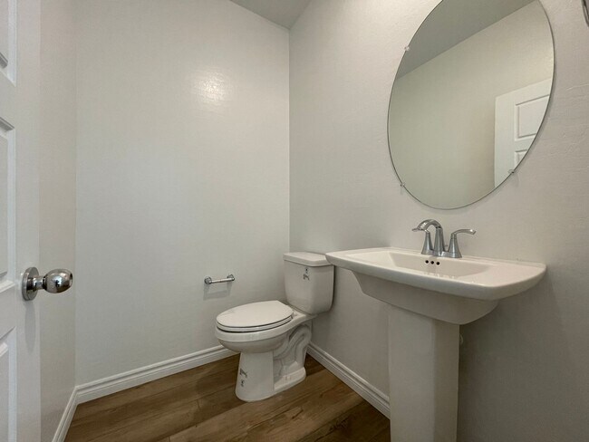 Building Photo - GATED 2 BED 2.5 BATH 2 CAR GARAGE 2 FLOOR TOWNHOUSE IN HENDERSON