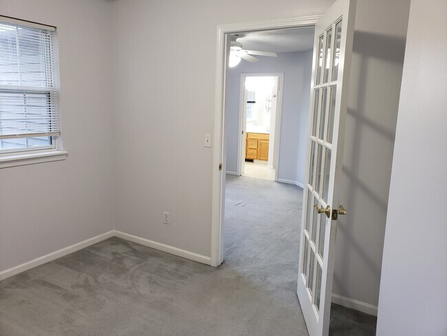 Building Photo - 3910 Old Elm Dr SE