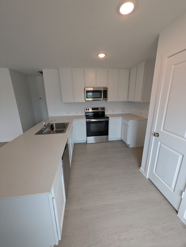 Building Photo - 19004 Encanto Aly
