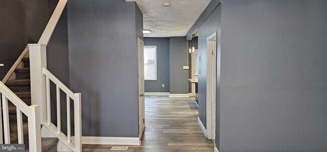 Building Photo - 1221 Poplar Grove St