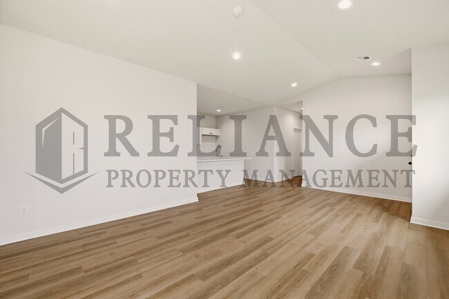 Building Photo - 204 Gowen St