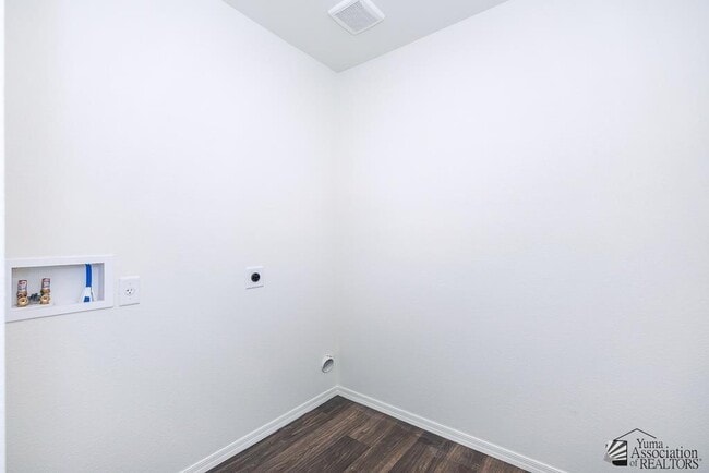 Building Photo - 7171 E 38th Ln