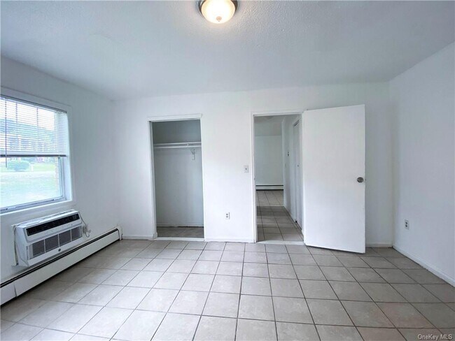 Building Photo - 101 Barclay Manor