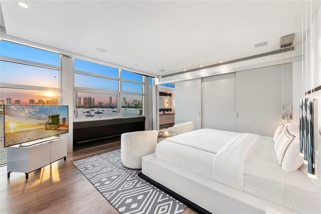 Building Photo - 440 S Hibiscus Dr