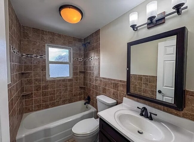 Building Photo - Upper Hunters