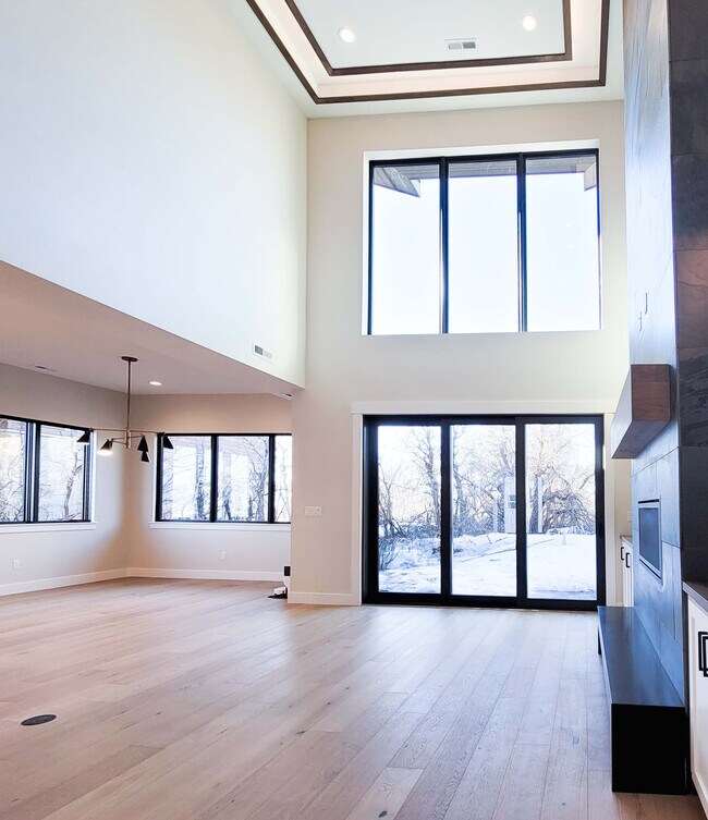 Building Photo - 1303 E Lasso Trail