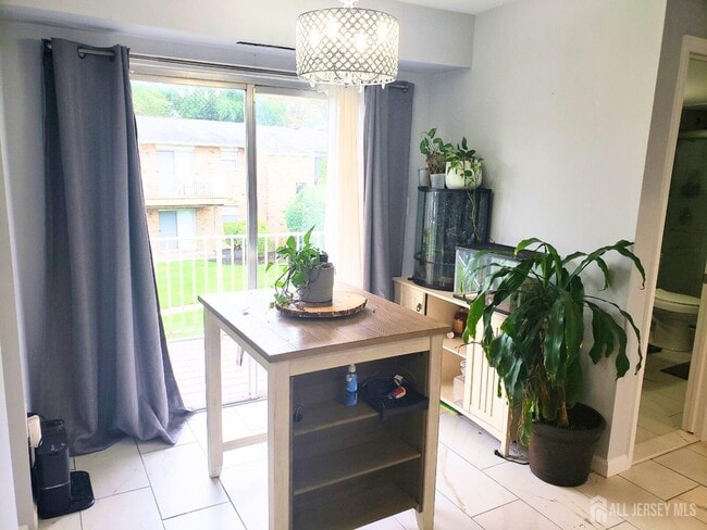 Building Photo - 45 Old Millstone Dr