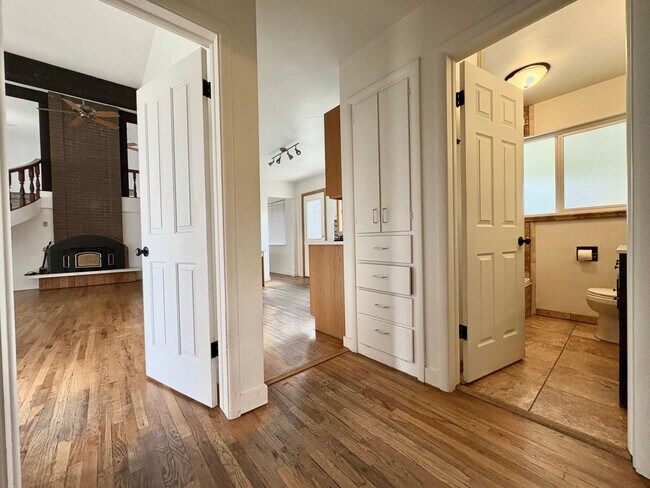 Building Photo - Charming 3-Bedroom Millcreek Home!